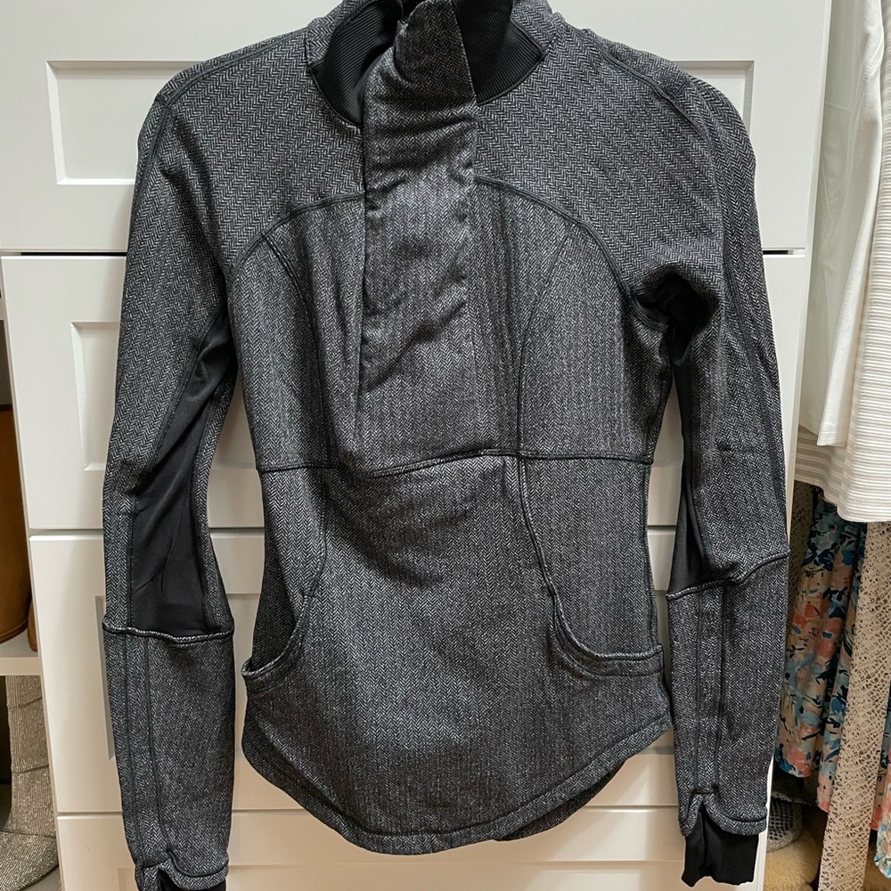 Lululemon Gray and Black Herringbone Fitted Pullover
